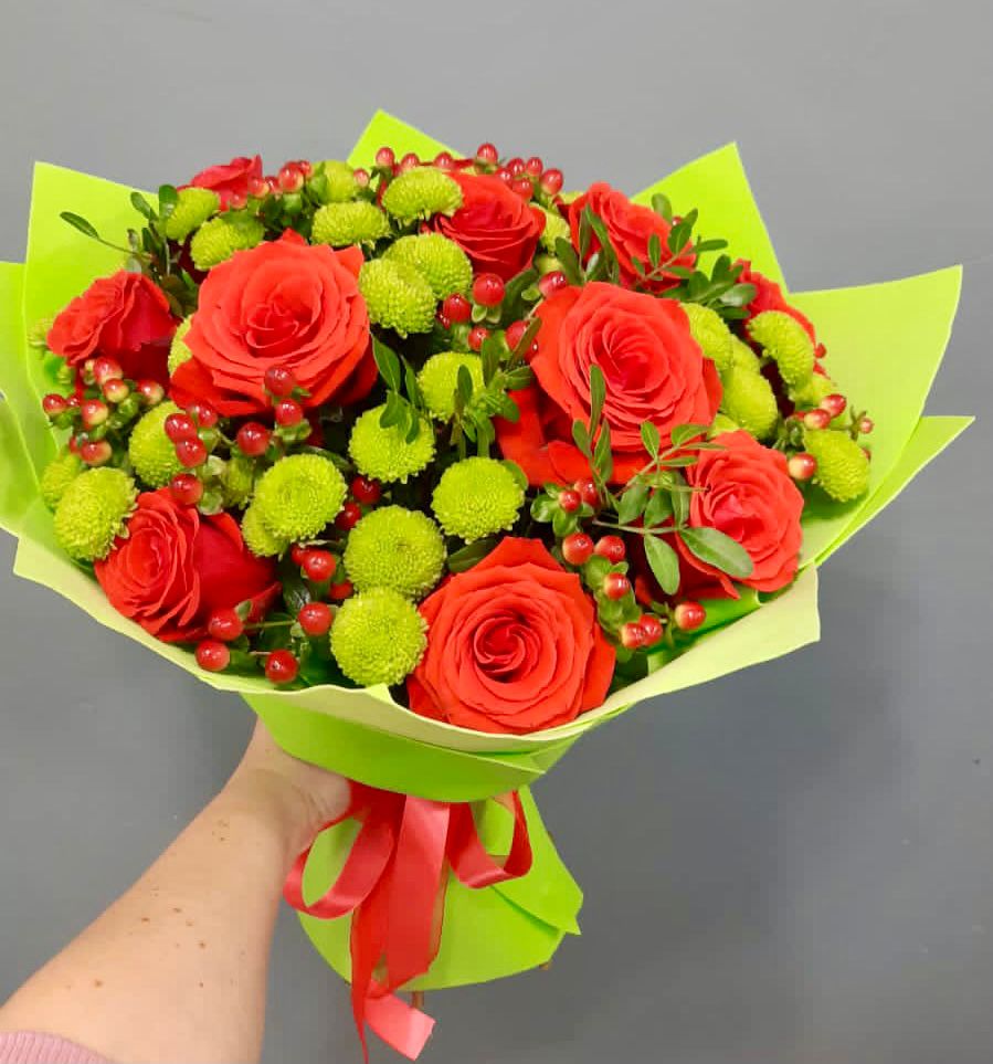 Букет цветов из: Хризантемы и Розы в Змеиногорске