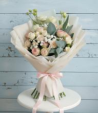 Букет цветов из:  Розы и Лизиантусы в Змеиногорске