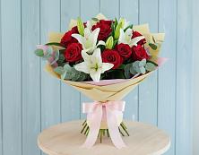 Букет цветов из:  Лилии и Розы #REPLACE_PRED# Змеиногорске