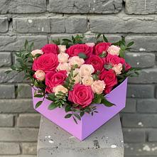 Цветочная композиция из Розы в коробке в Змеиногорске