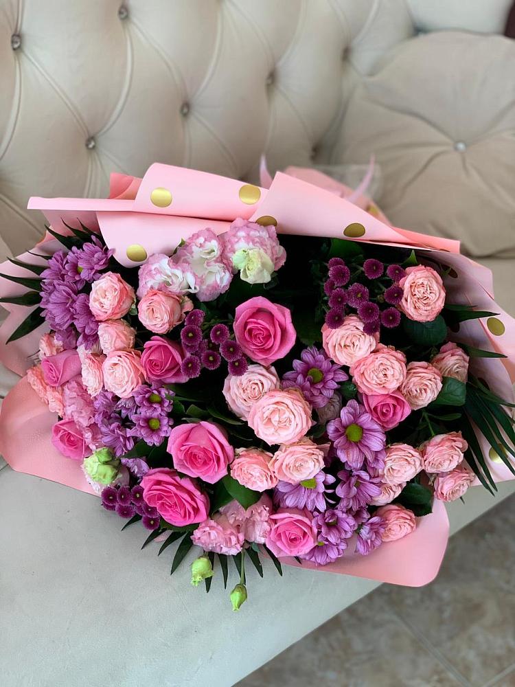 Букет цветов из: Хризантемы, Розы и Лизиантусы в Змеиногорске