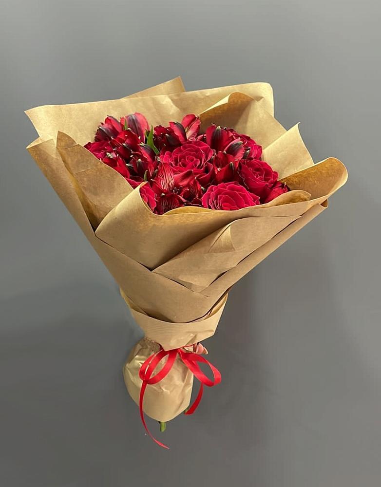 Букет цветов из: Альстромерии и Розы в Змеиногорске