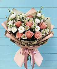 Букет цветов из:  Розы, Альстромерии и Лизиантусы в Змеиногорске