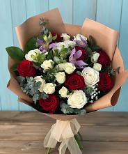 Букет цветов из:  Розы и Альстромерии в Змеиногорске