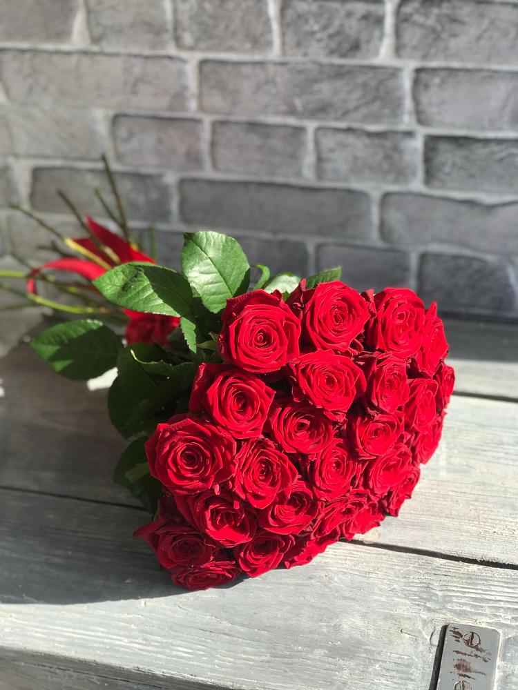 Букет Красные розы Фридом в Змеиногорске