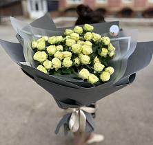 Букет Белые кустовые розы Солинеро в Змеиногорске