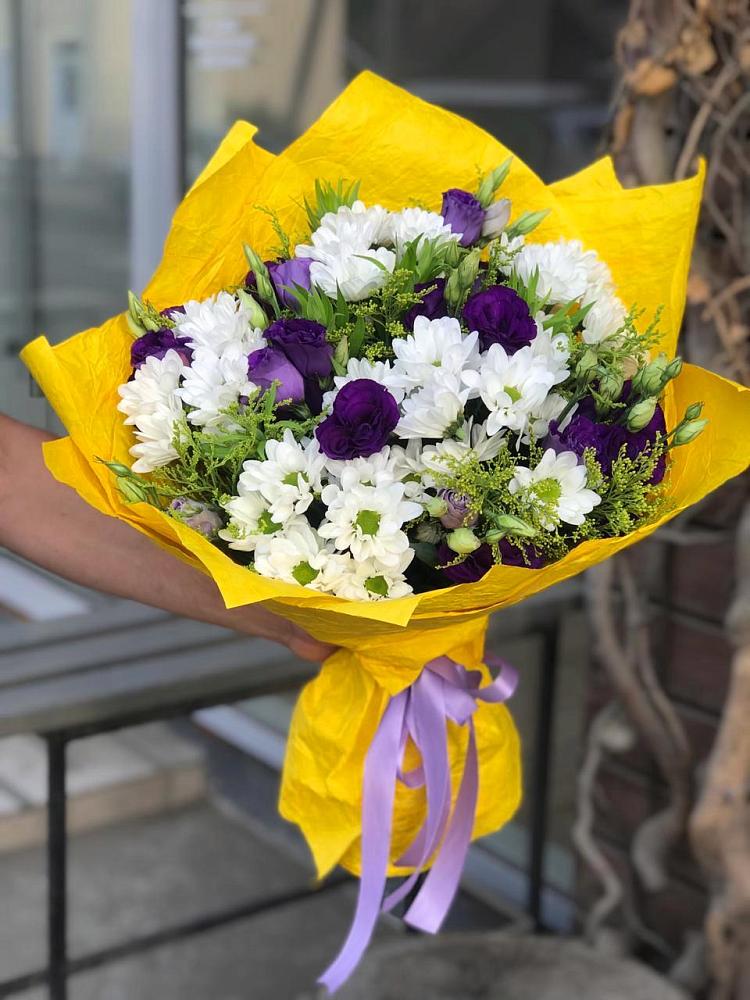Букет цветов из: Ирисы, Хризантемы и Ромашки в Змеиногорске