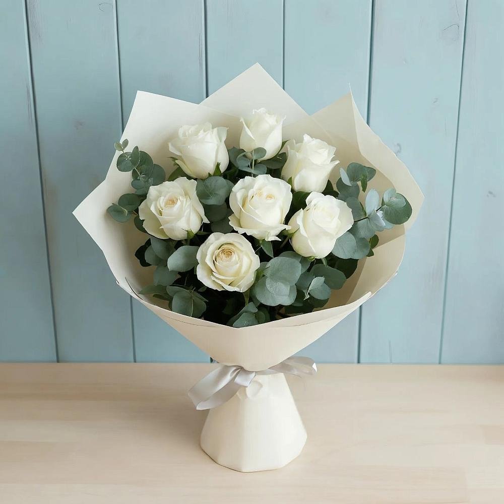 Букет Белые розы в Эвкалипте в Змеиногорске