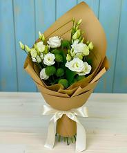 Букет цветов из:  Хризантемы и Лизиантусы в Змеиногорске