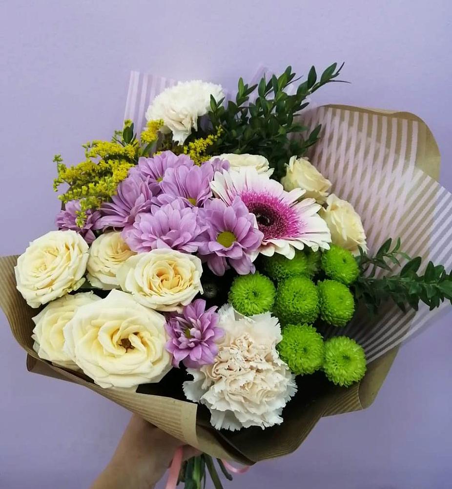 Букет цветов из: Хризантемы, Розы, Гвоздики и Герберы в Змеиногорске