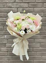 Букет цветов из:  Гвоздики, Розы, Лизиантусы и Хризантемы в Змеиногорске