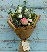Букет цветов из:  Розы и Лизиантусы в Змеиногорске