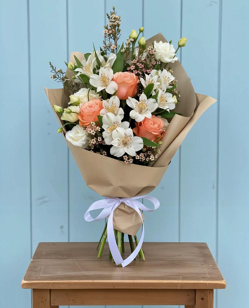 Букет цветов из: Альстромерии, Лизиантусы, Розы и Хризантемы в Змеиногорске