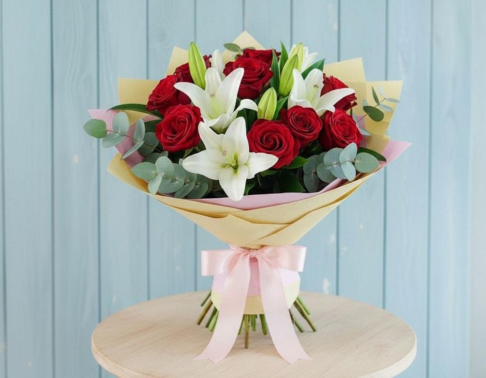 Букет цветов из: Лилии и Розы в Змеиногорске